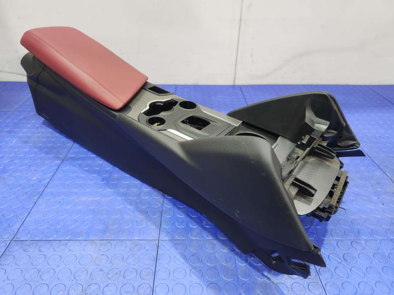 2018 Alfa Romeo Giulia Front Console