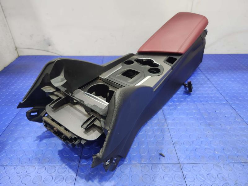 2018 Alfa Romeo Giulia Front Console