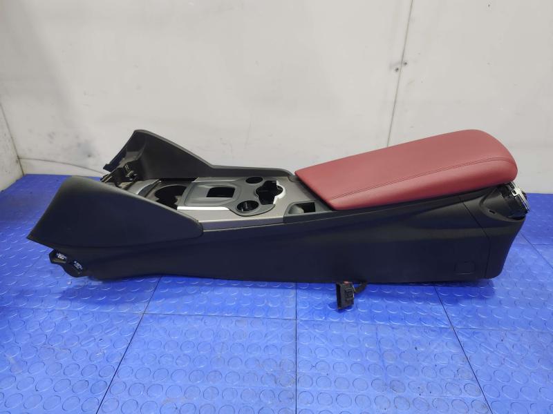 2018 Alfa Romeo Giulia Front Console