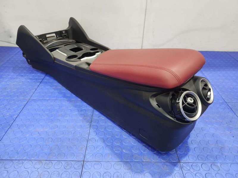 2018 Alfa Romeo Giulia Front Console