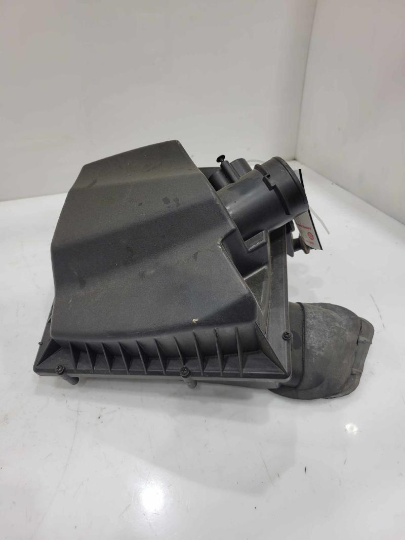 2012 - 2017 Buick Verano 2.4L Air Cleaner Box Assembly OEM 13468546 13301777