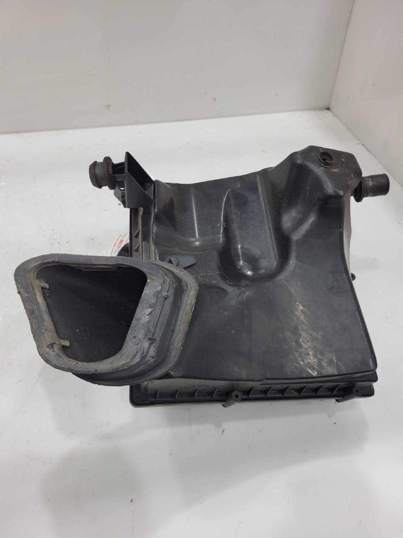 2012 - 2017 Buick Verano 2.4L Air Cleaner Box Assembly OEM 13468546 13301777