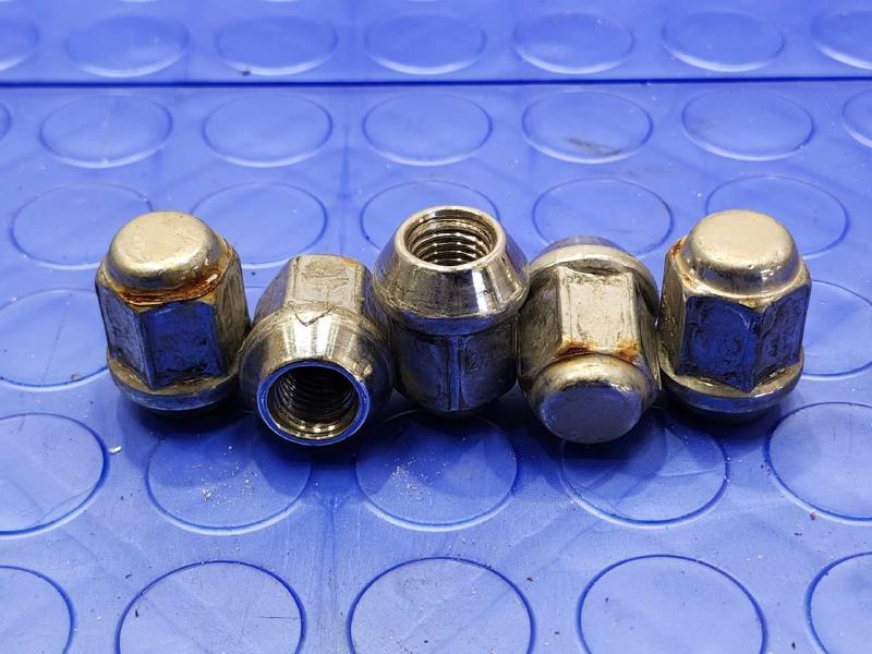 2015 Dodge Journey Lug Nuts