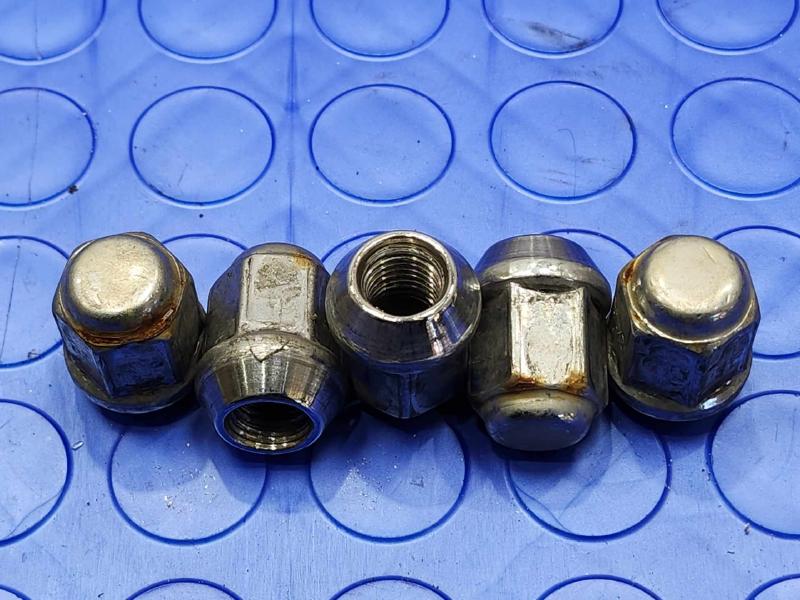 2015 Dodge Journey Lug Nuts
