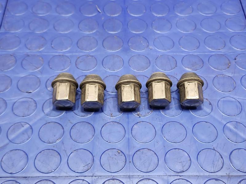 2020 Land Rover Discovery Sport Lug Nuts