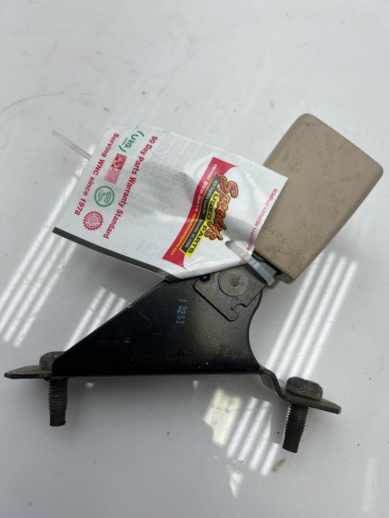 2004 Lincoln Aviator Rear Seat Belt
