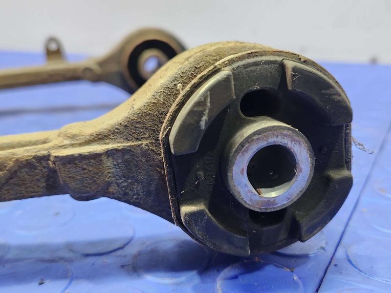 2014 Chrysler 300 Upper Control Arm Front
