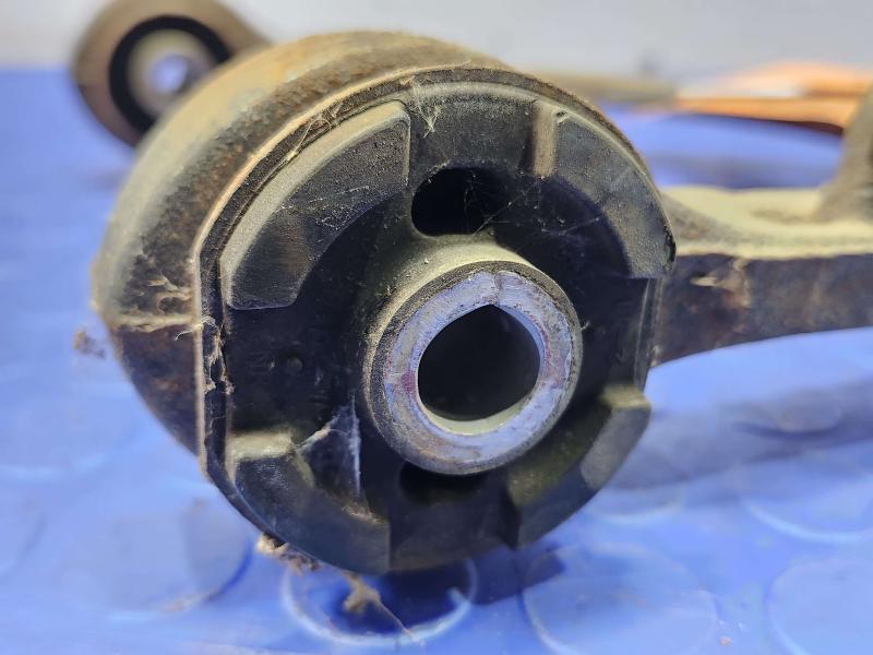 2014 Chrysler 300 Upper Control Arm Front