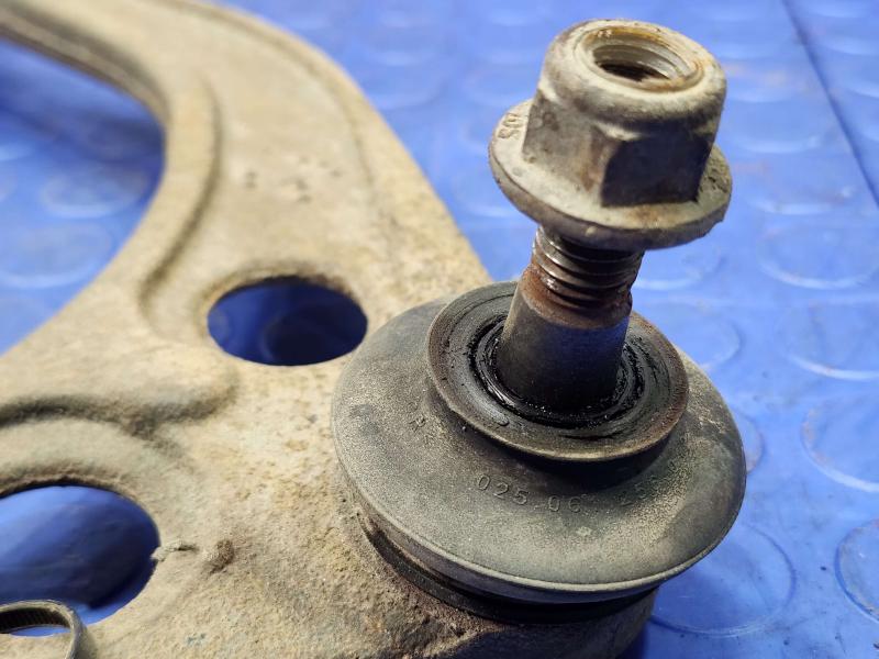 2014 Chrysler 300 Upper Control Arm Front