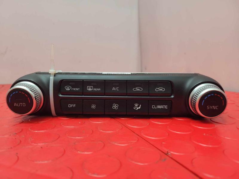2020 Kia Stinger Heater A/C Control