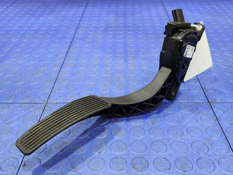 2013 Chrysler 300 Pedal Assembly