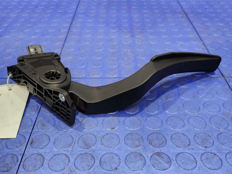 2013 Chrysler 300 Pedal Assembly