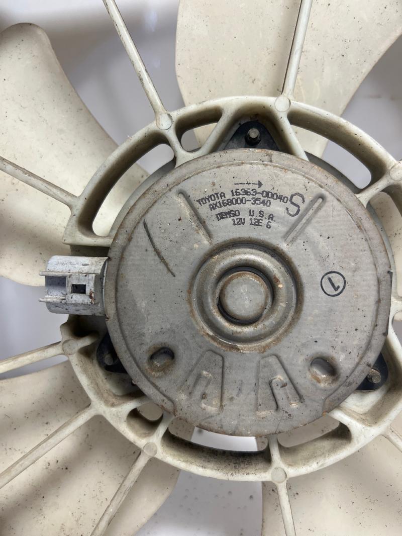 2003 Toyota Corolla Engine Cooling Fan Assembly OEM 163610D090 163630D040 167110D072