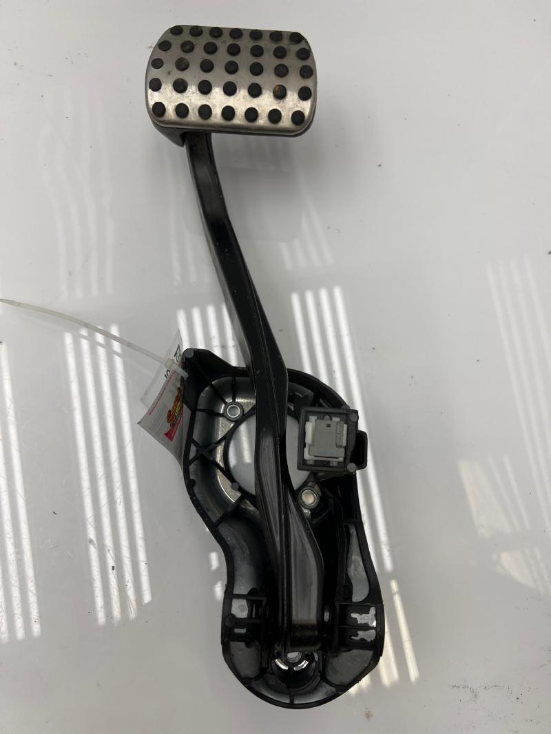 2010 2011 2012 2013 Mercedes E Class W212 Brake Pedal Assembly OEM 2042902101