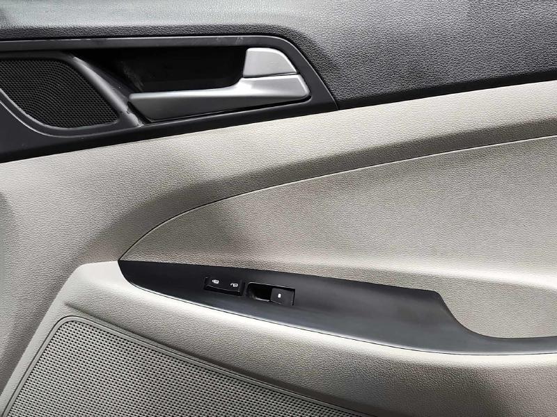2016 Hyundai Tucson Front Door Trim Panel