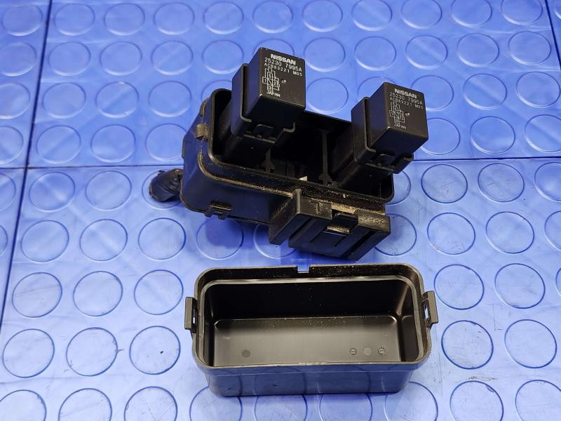 2013 Infiniti FX35 Engine Fuse Box