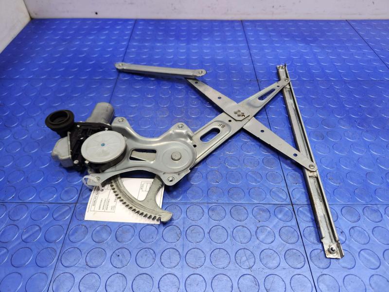 2013 Toyota Prius Front Door Regulator