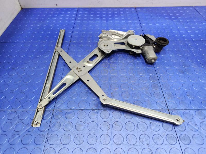 2013 Toyota Prius Front Door Regulator
