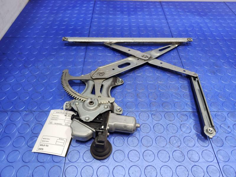 2013 Toyota Prius Front Door Regulator