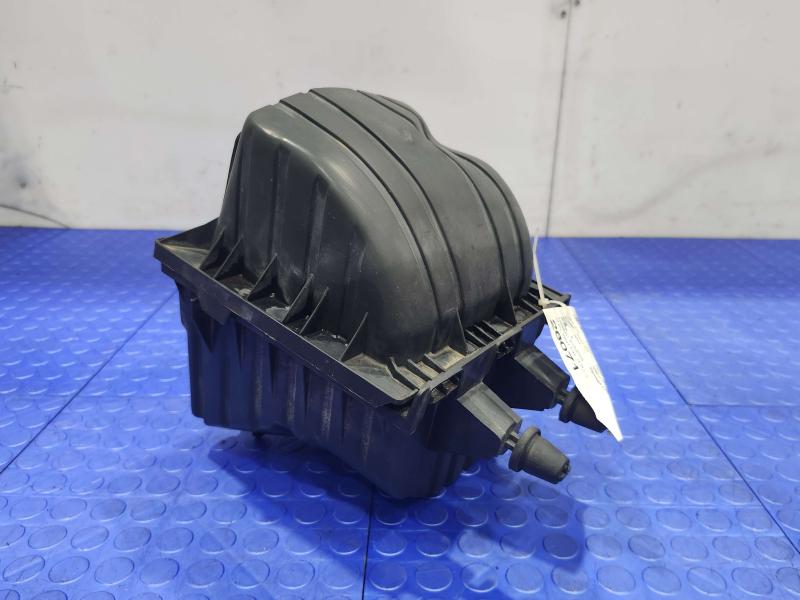 2004 Ford Explorer Air Cleaner