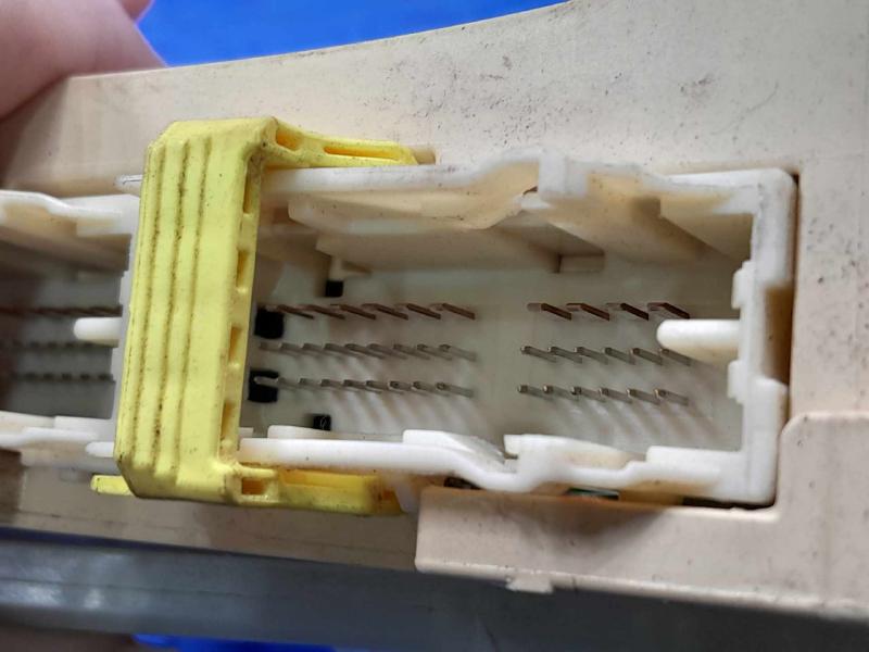 2019 Toyota Sienna Cabin Fuse Box