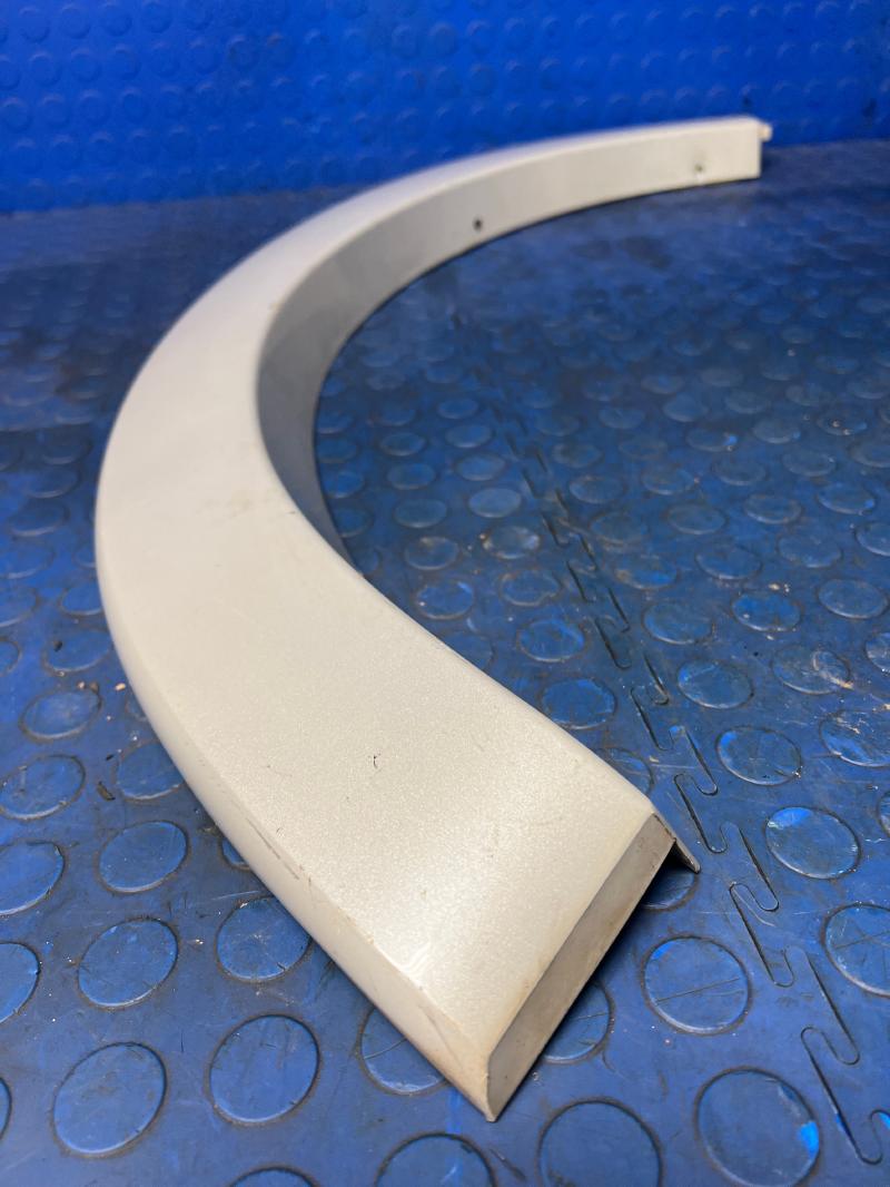 2003 - 2006 Ford Expedition Rear Wheel Lip Molding Flare LH Driver Side White OEM 3L1Z7829165APTM