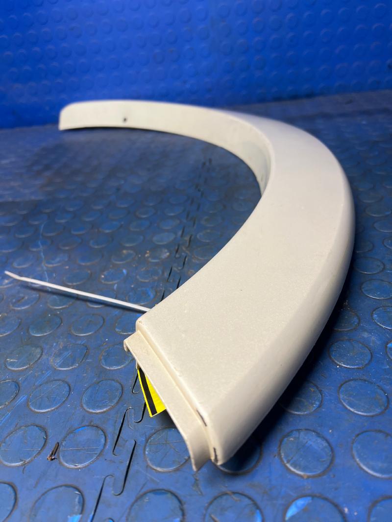2003 - 2006 Ford Expedition Rear Wheel Lip Molding Flare LH Driver Side White OEM 3L1Z7829165APTM