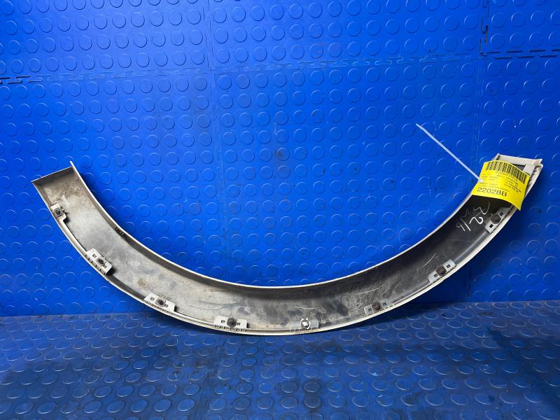 2003 - 2006 Ford Expedition Rear Wheel Lip Molding Flare LH Driver Side White OEM 3L1Z7829165APTM