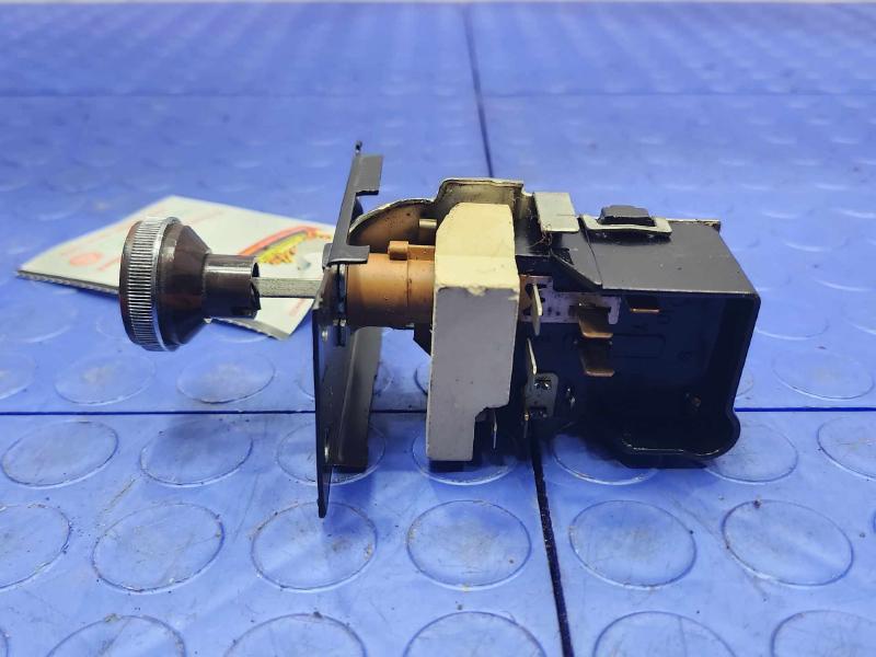 1984 Oldsmobile Ninety-Eight Headlight Switch (Dash Mtd)