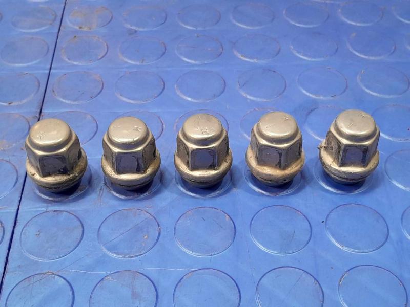 2015 Dodge Journey Lug Nuts
