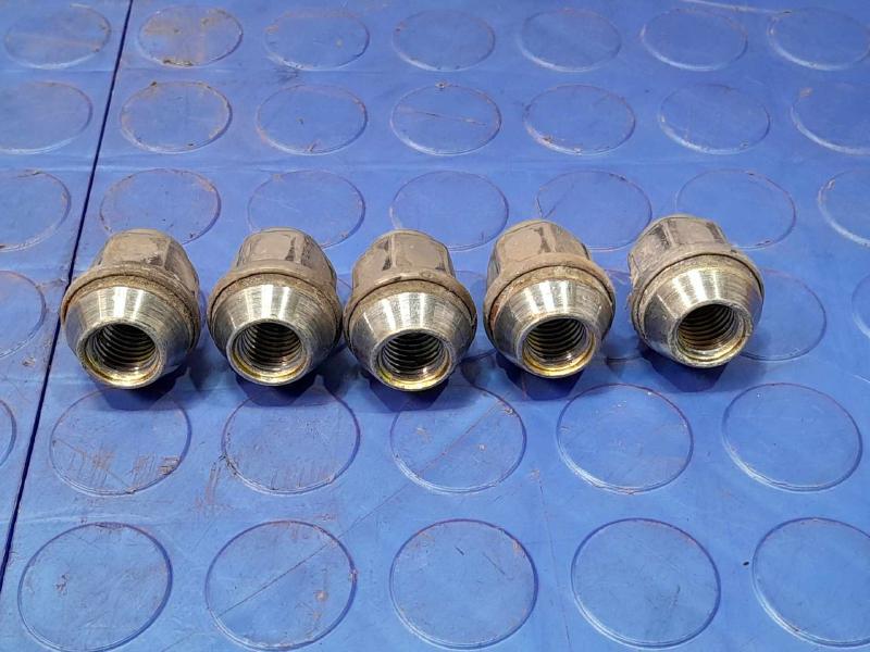 2015 Dodge Journey Lug Nuts