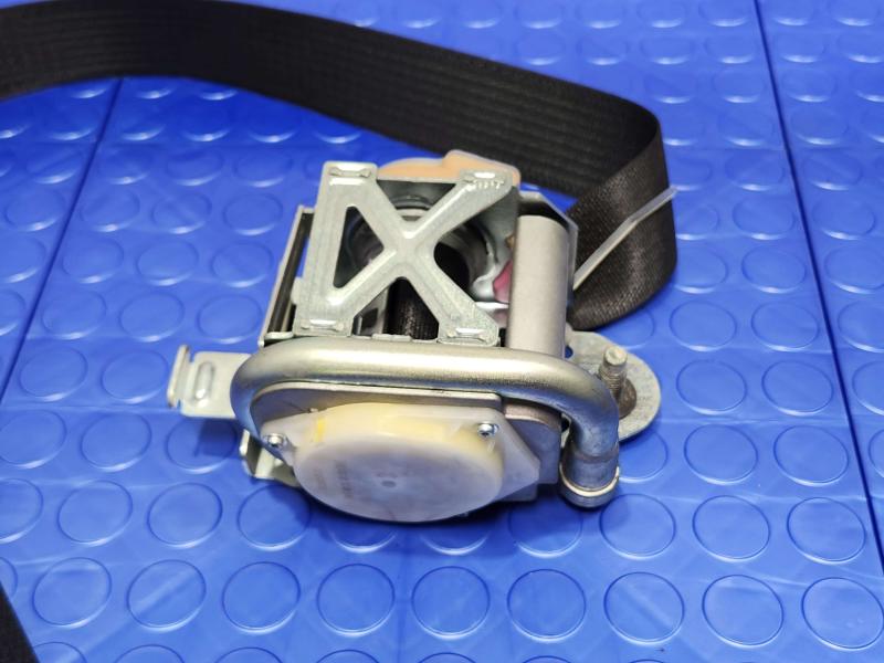 2014 Ford Mustang Front Seat Belt