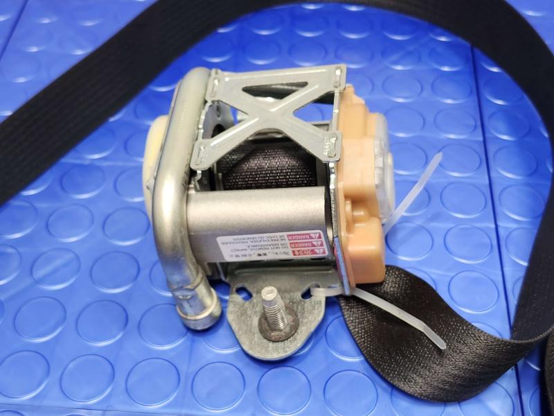 2014 Ford Mustang Front Seat Belt