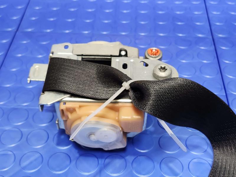 2014 Ford Mustang Front Seat Belt