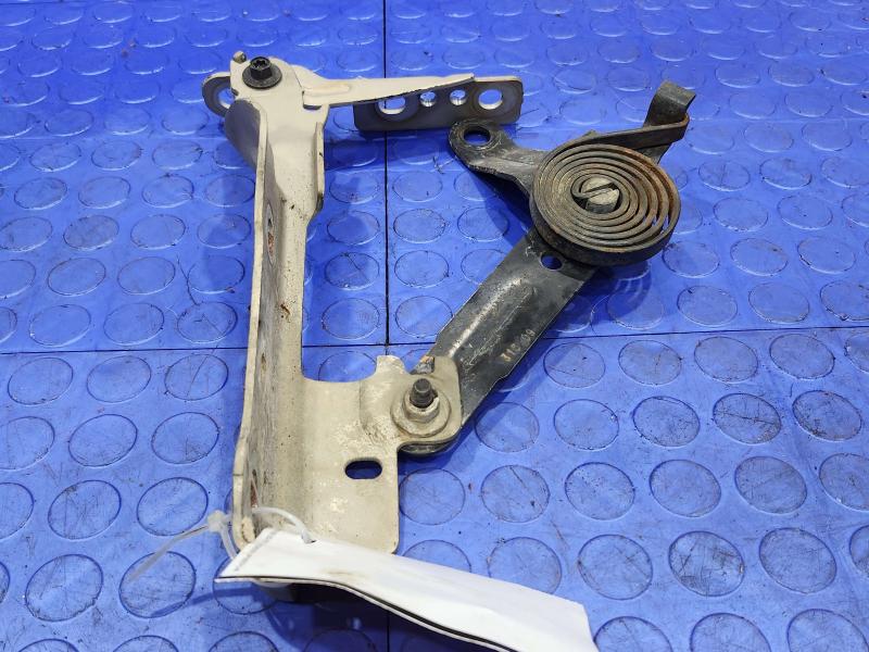 2010 Chevrolet Tahoe Hood Hinge