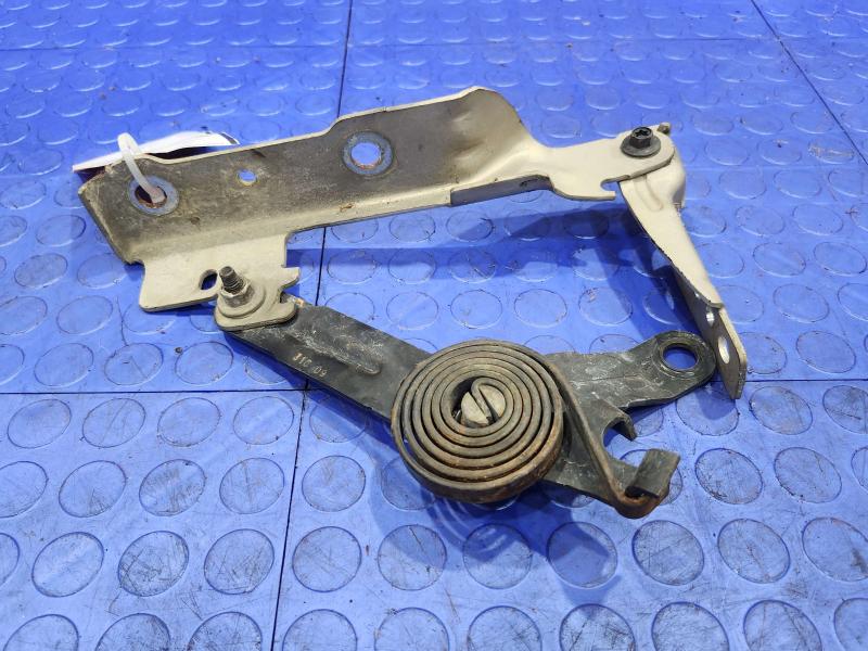2010 Chevrolet Tahoe Hood Hinge