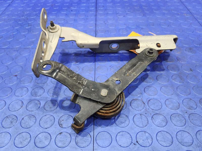 2010 Chevrolet Tahoe Hood Hinge