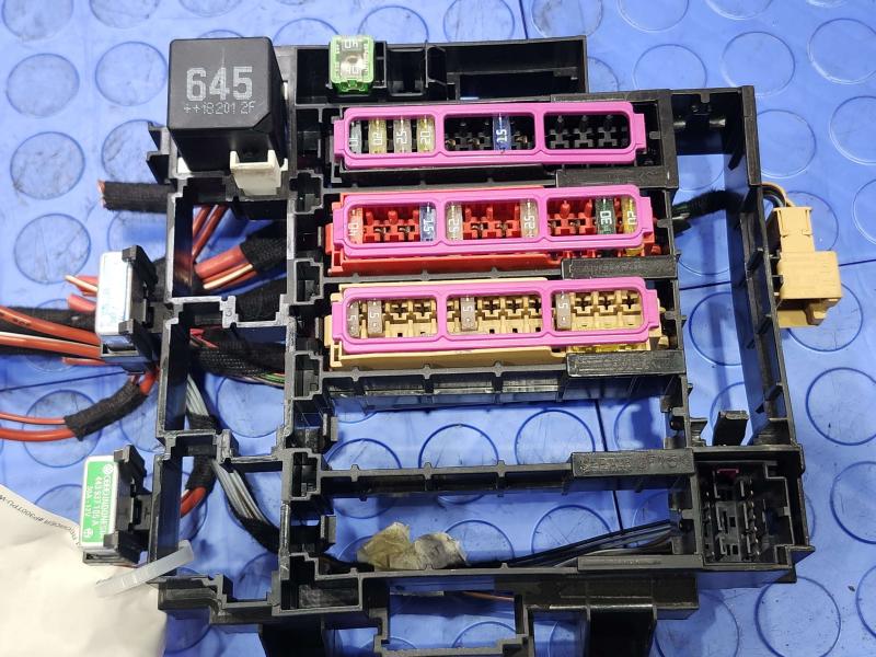 2017-2025 Audi Q7 OEM Cabin Fuse Box Relay Junction Block Genuine