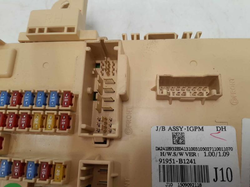 2016 Genesis Genesis Cabin Fuse Box