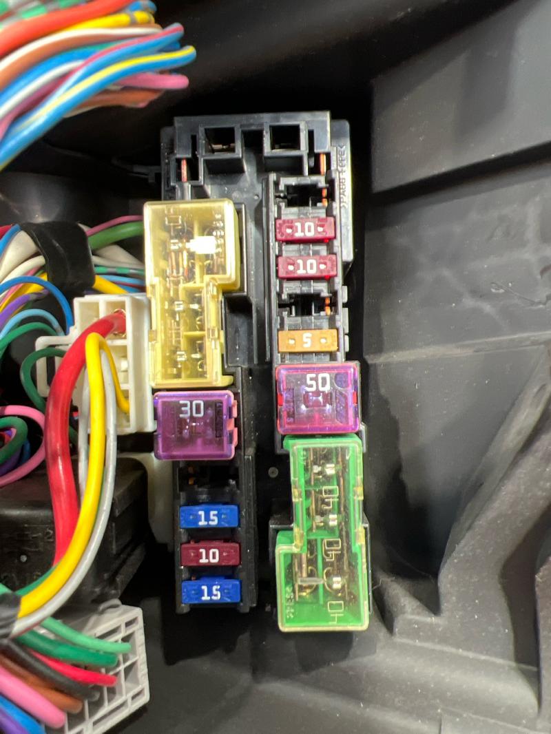 2014 Nissan Versa Engine Fuse Box