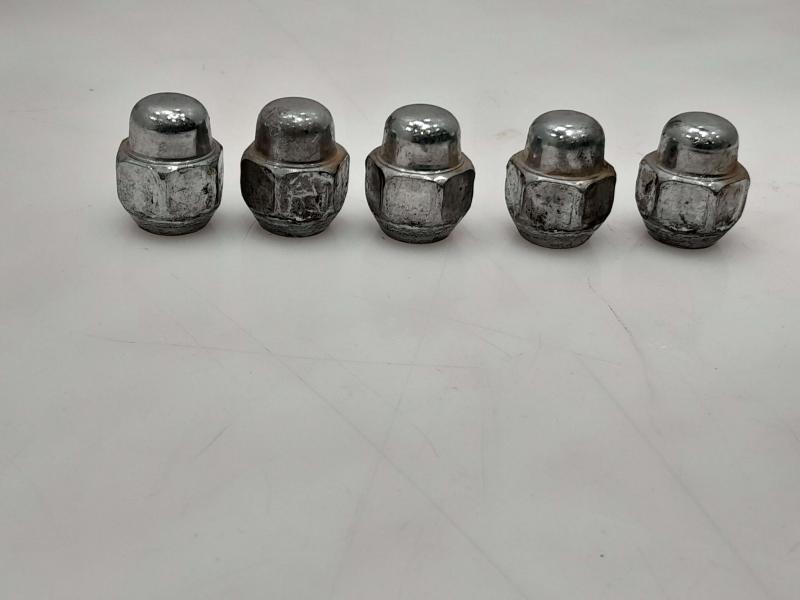 2018 Hyundai Elantra Lug Nuts