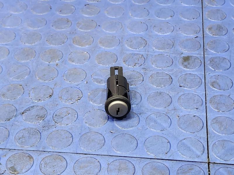 2003-2011 Lincoln Towncar Driver Trunk Lid Deck-Lid Open Switch OEM 3W1Z54432A38AAA