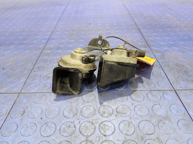 2005-2007 Dodge Caravan Dual Note Horn Assembly Genuine OEM 5082061AB