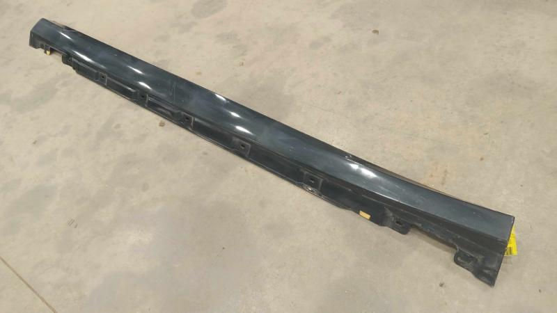 2012 Mercedes R-Class Rocker Moulding