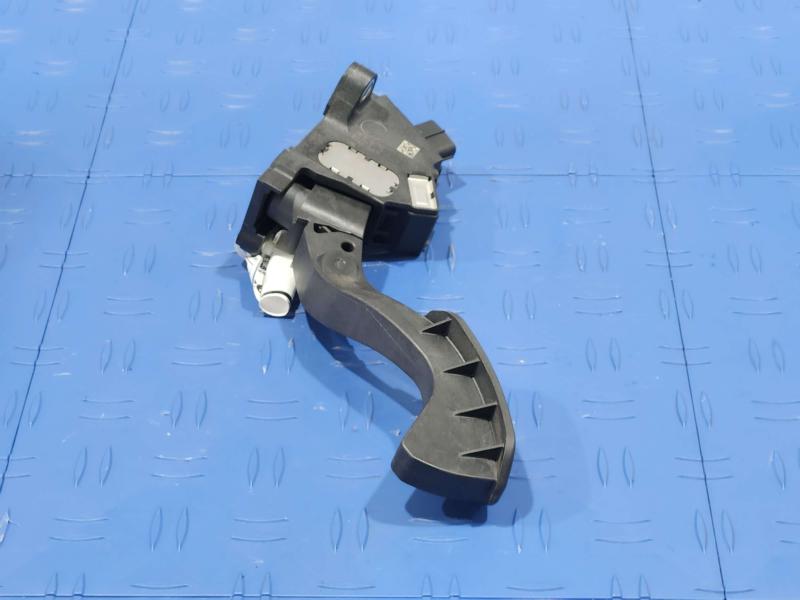 2017 Toyota Corolla Pedal Assembly