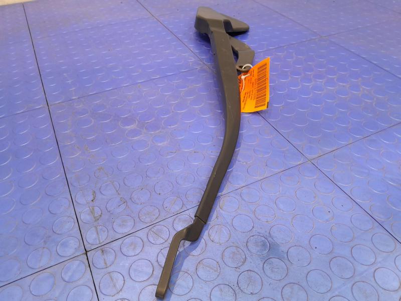 2011 Toyota Prius Wiper Arm