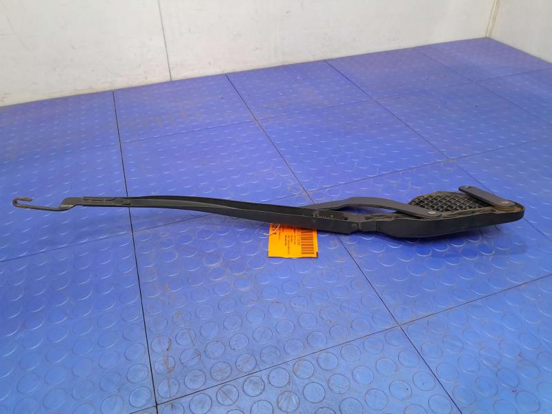2011 Toyota Prius Wiper Arm