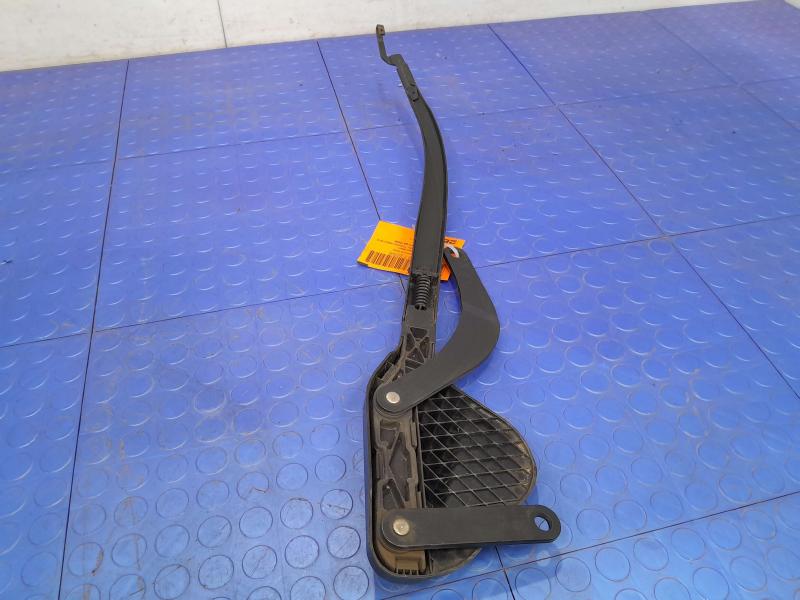 2011 Toyota Prius Wiper Arm