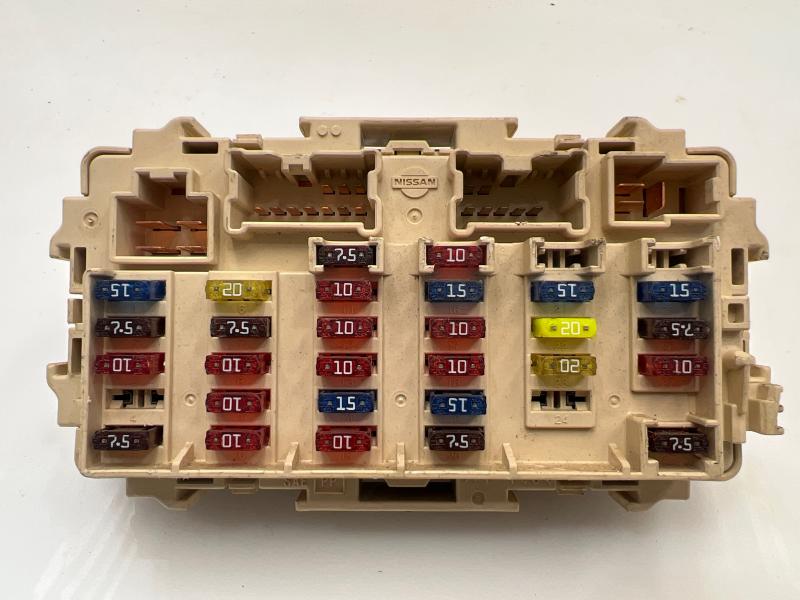 2001 Nissan Xterra Cabin Fuse Box Junction Relay Block OEM