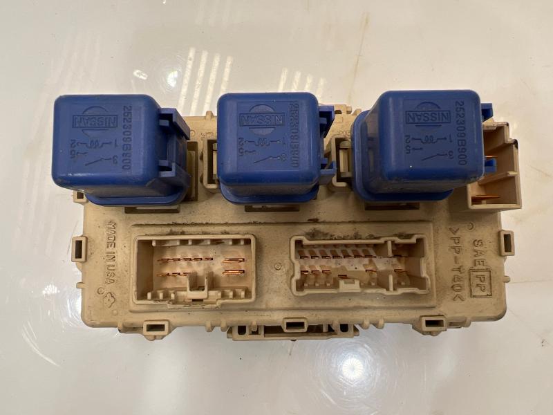 2001 Nissan Xterra Cabin Fuse Box Junction Relay Block OEM